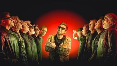 Los Auténticos Decadentes lanzan A, el primer disco de ADN con los que rinde tributo a los temas que sirvieron de inspiración.