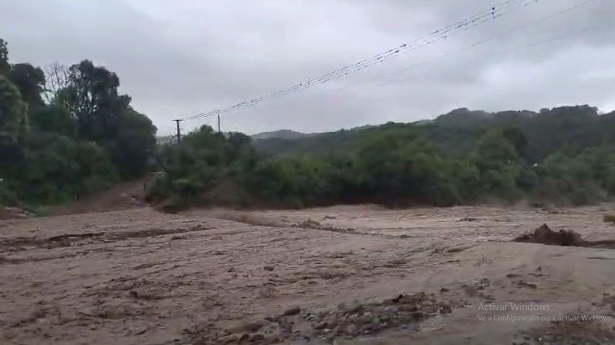 cortaron un tramo de la Ruta 35 por crecida del Río Chijra