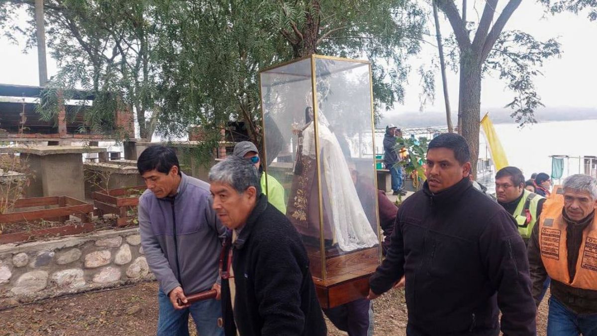 Realizaron la peregrinación itinerante de la patrona de El Carmen Realizaron la peregrinación itinerante de la patrona de El Carmen