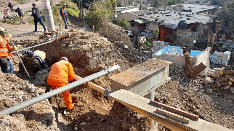 Obras en el puente del barrio Huaico.