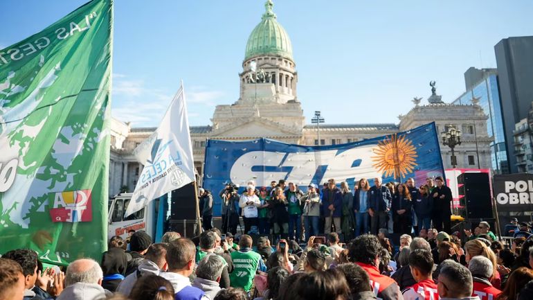 Movilización por la Ley Bases Movilización por la Ley Bases