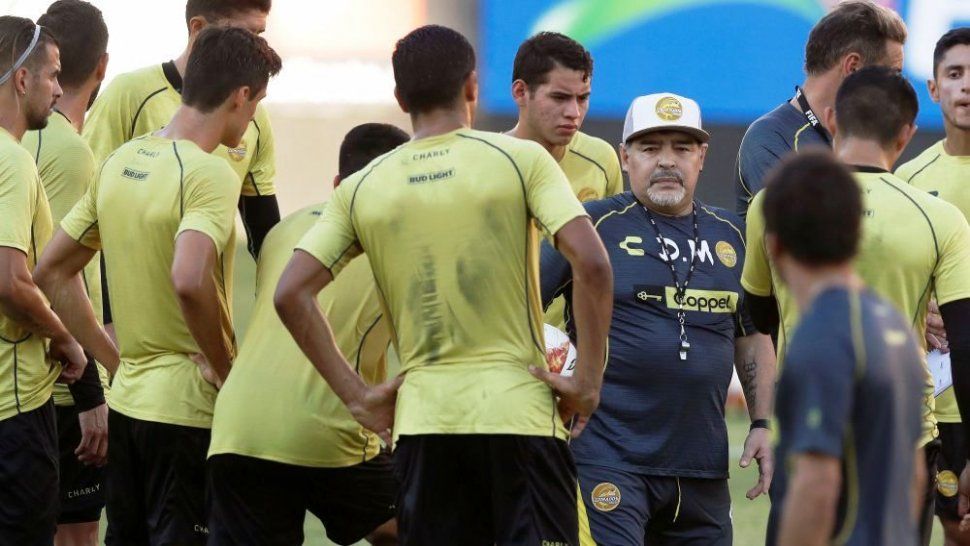 Maradona imitó un recordado festejo luego del entrenamiento de Dorados