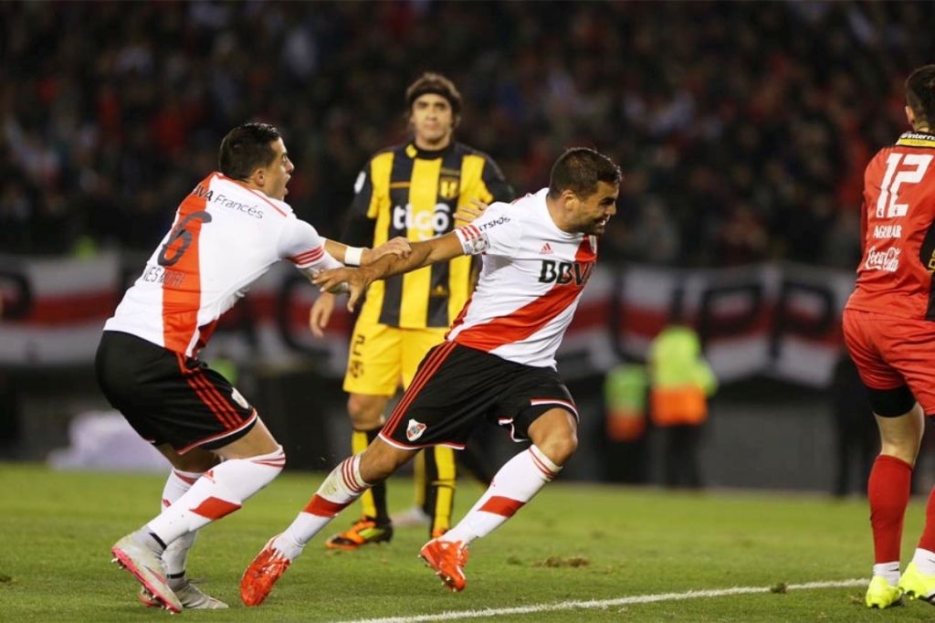 Gabriel Mercado festeja su gol en River