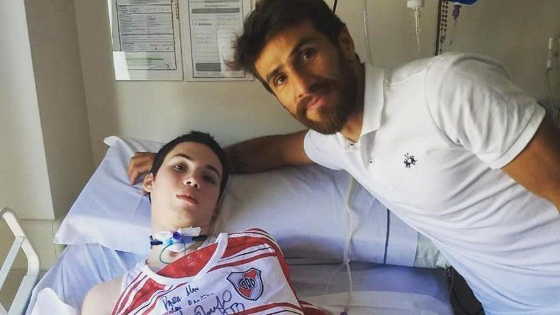 Le robaron la camiseta que le regaló Ponzio en la clínica en donde permanece internado