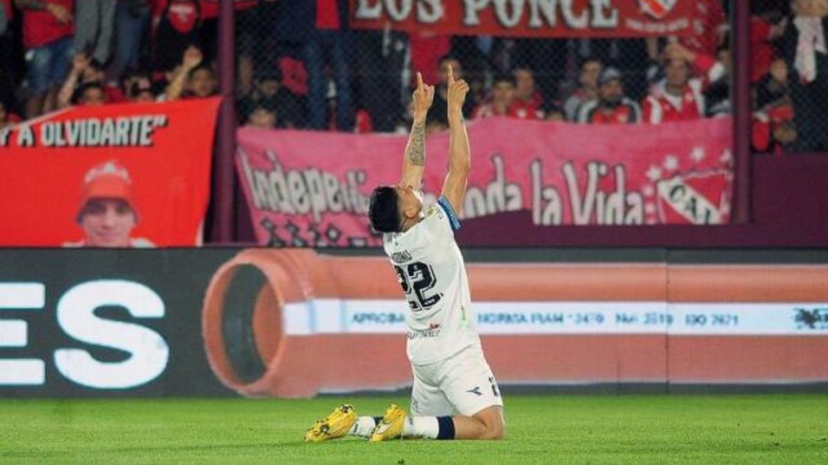 Vélezeliminó a Independiente y es semifinalista de la Copa Argentina