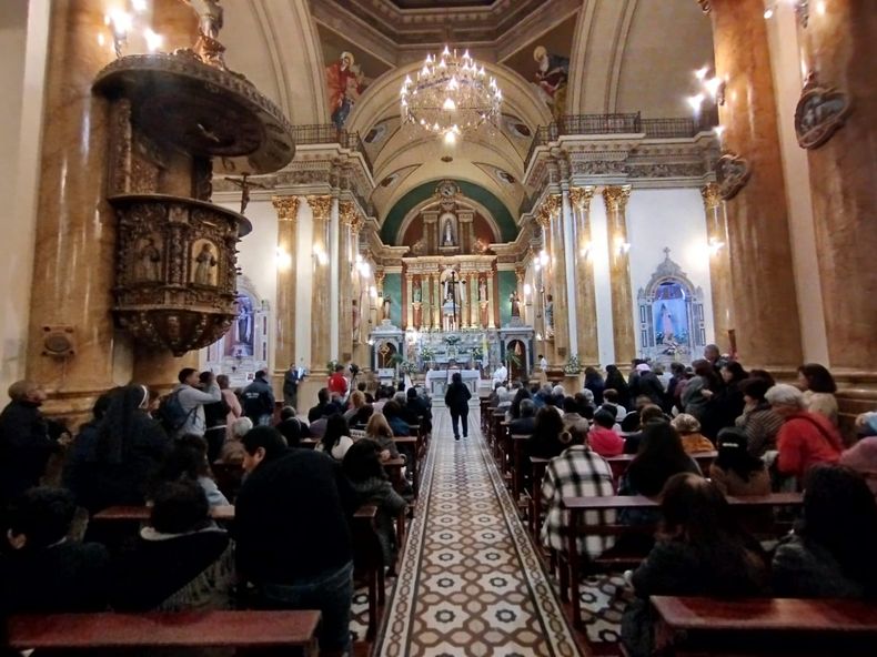 Misa en honor al papa Francisco. Misa en honor al papa Francisco.