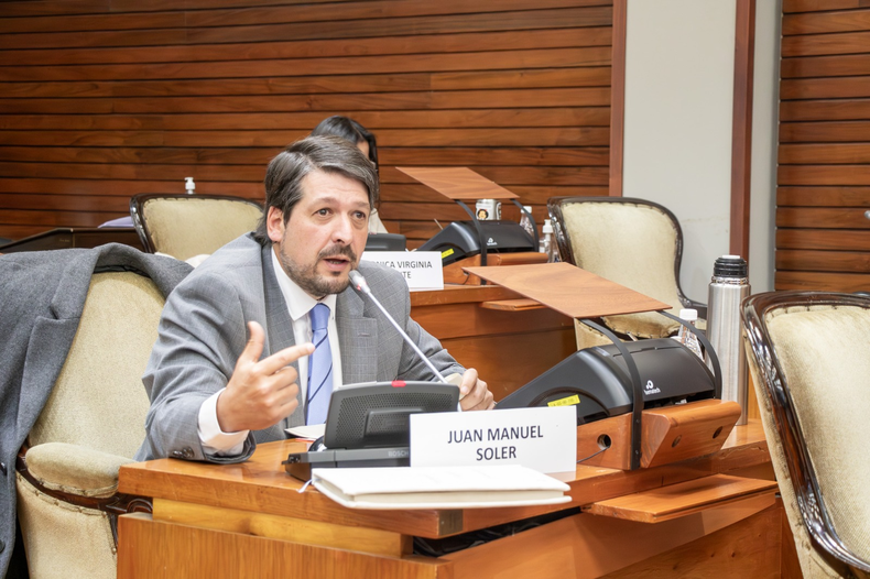 Diputado Juan Soler.