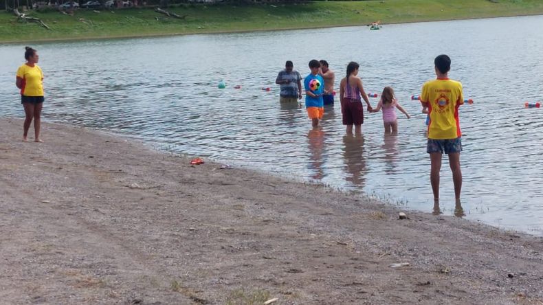 Gran concurrencia el primer fin de semana en la playa del dique La Ciénaga&nbsp;