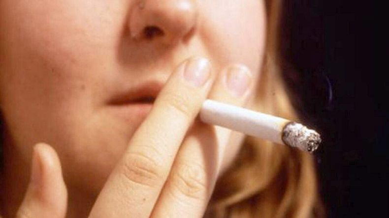 Reino Unido prohibirá fumar de por vida a quienes hoy son menores de edad.