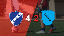 Lucas  Rebecchi marca un doblete en la victoria 4-2 de Alvarado ante Def. Unidos