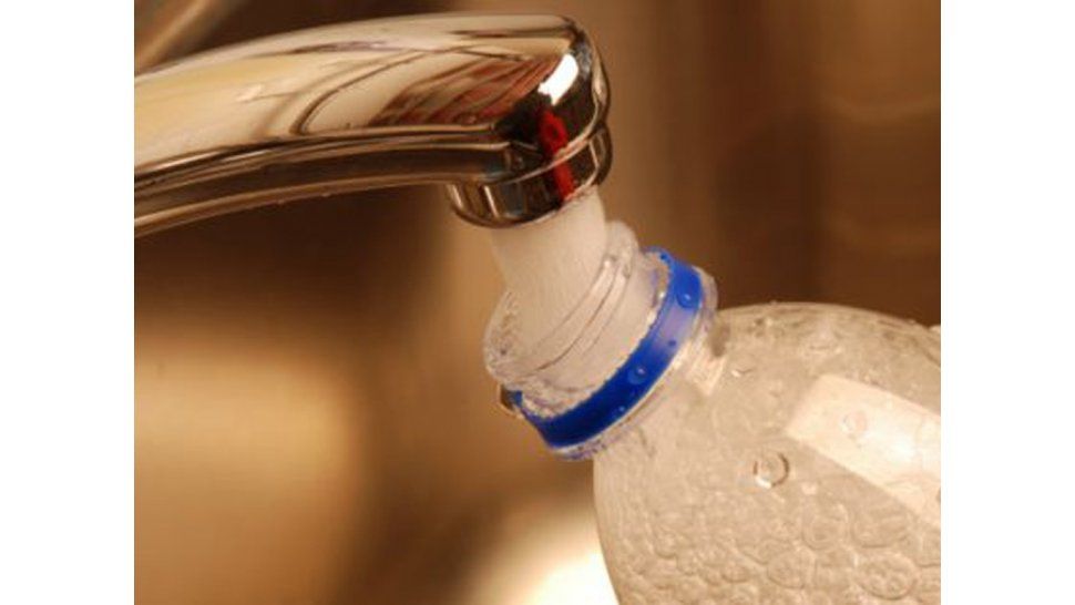 Causas de rellenar una botella