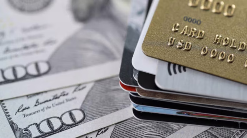 La Agencia de Recaudación y Control Aduanero (ARCA) modificó su régimen de información de las compras realizadas con tarjetas de crédito y débito fuera del país. A partir de julio de 2025, las entidades bancarias y administradoras de tarjetas deberán brindar más datos para facilitar el control de las operaciones. La Agencia de Recaudación y Control Aduanero (ARCA) modificó su régimen de información de las compras realizadas con tarjetas de crédito y débito fuera del país. A partir de julio de 2025, las entidades bancarias y administradoras de tarjetas deberán brindar más datos para facilitar el control de las operaciones.