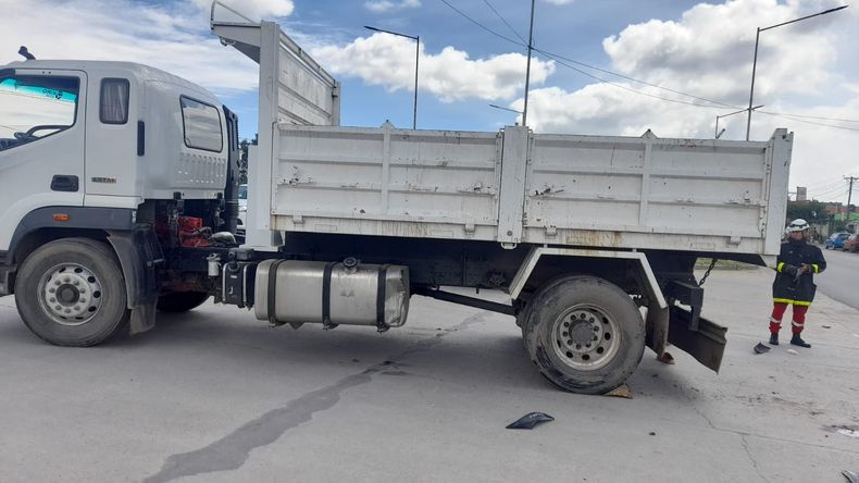 El choque ocurrió este viernes por la mañana en avenida Forestal y García del Río de Alto Comedero. Dos personas fueron trasladadas al hospital Pablo Soria.