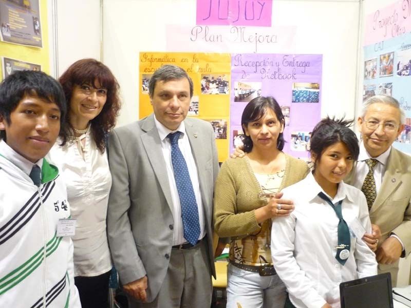 Tecchi con estudiantes