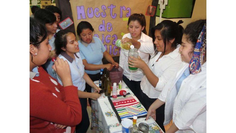 Feria de ciencias en el Olga Arédez