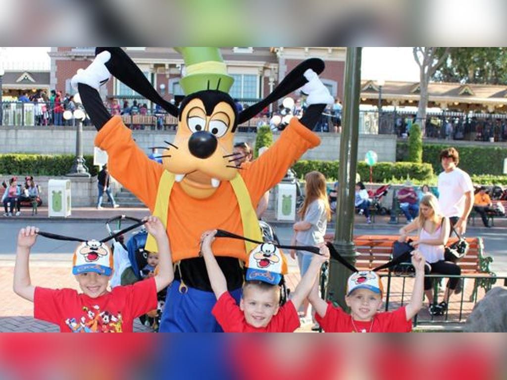 El hombre que se disfrazo de Goofy por 2