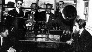 Primer programa de radio.