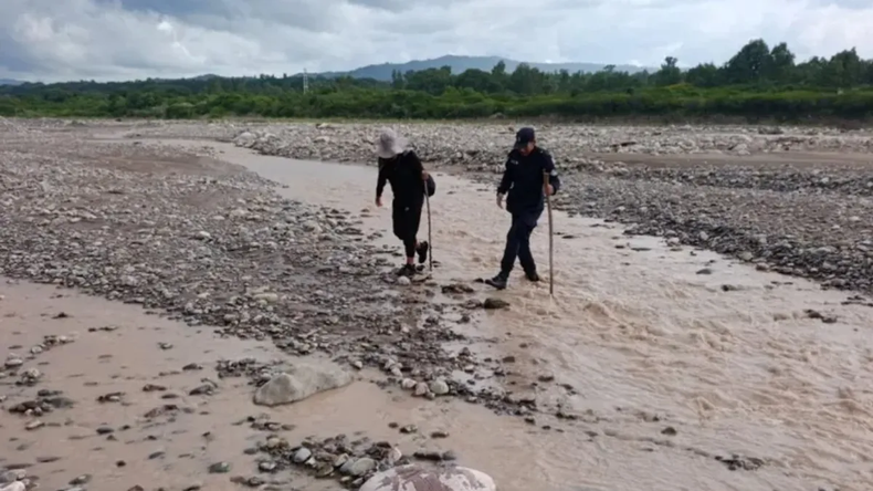 El hallazgo se produjo esta mañana en el río Perico y la investigación apunta a confirmar si se trata del hombre desaparecido días atrás.