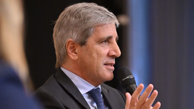 Luis Caputo descartó que el nuevo esquema cambiario acelere la inflación y anticipó cómo comprará reservas.  