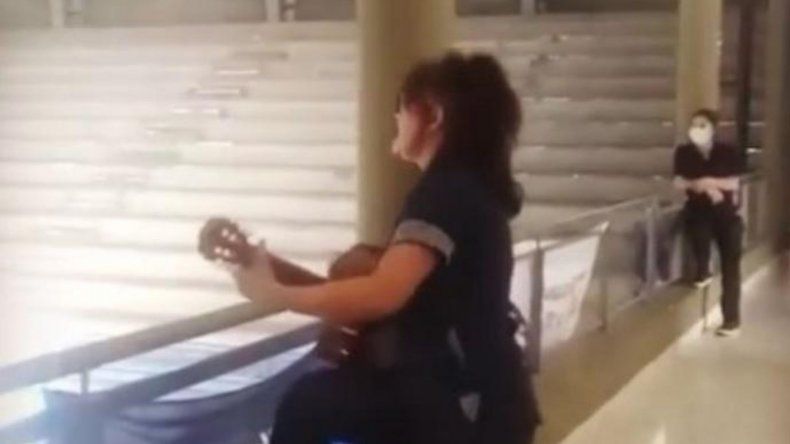 Curar con amor: Fito Páez la escuchó cantar y la hizo viral