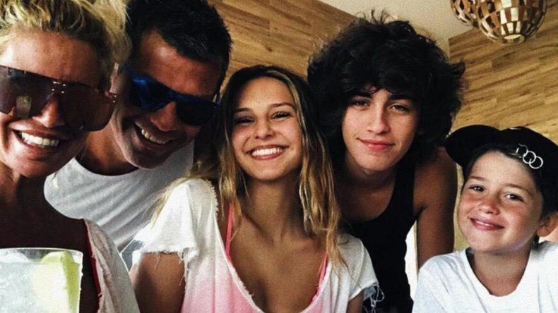 Juanita Tinelli de vacaciones con su novio y su suegra, Florencia Peña, en el Caribe