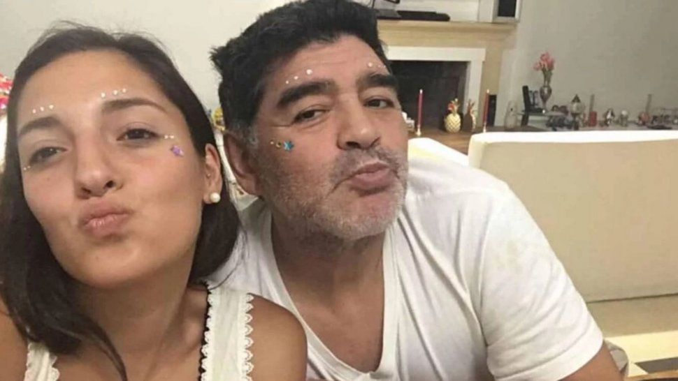 la hija del 10, jana maradona poso como modelo de lenceria
