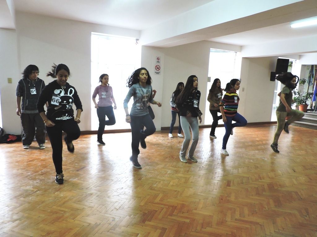 Jóvenes realizan el casting