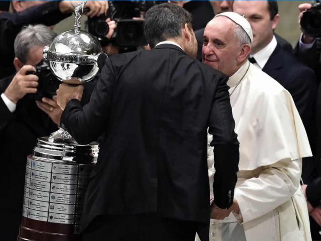 El papa recibió a San Lorenzo y su copa
