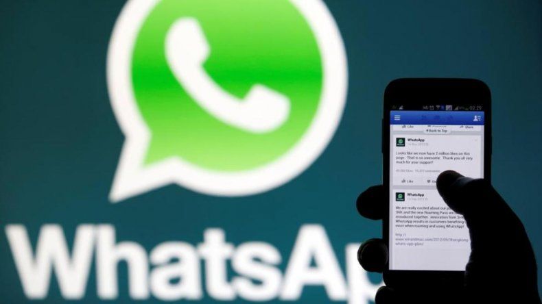 España multa a WhatsApp y Facebook por compartir datos de usuarios