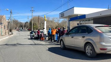 Filas en La Quiaca para comprar combustible Filas en La Quiaca para comprar combustible