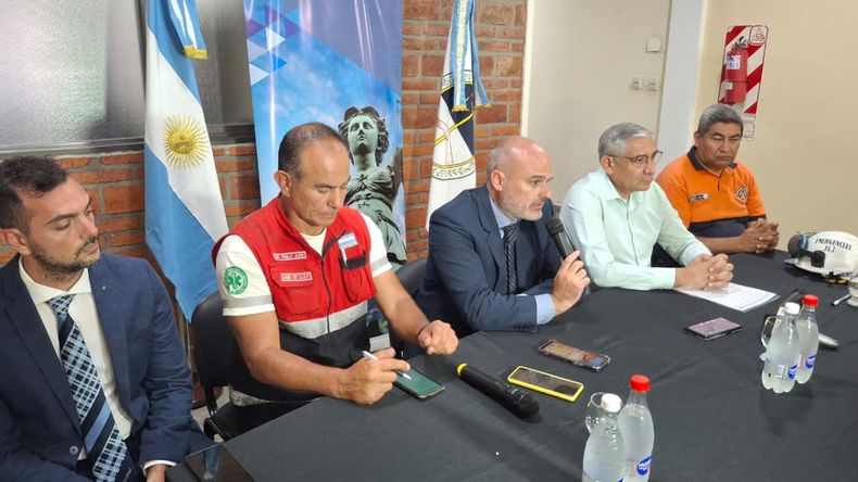Conferencia de prensa por el incendio del supermercado
