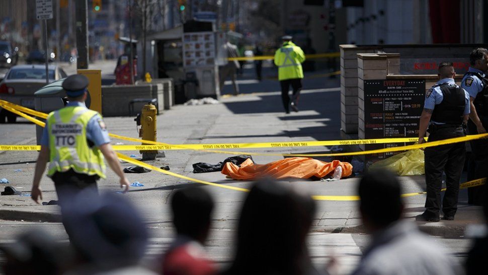 Nueve muertos y 16 heridos por atropello masivo en Toronto