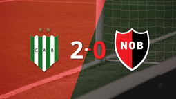 Banfield gana 2-0 a Newell`s con doblete de Milton Giménez