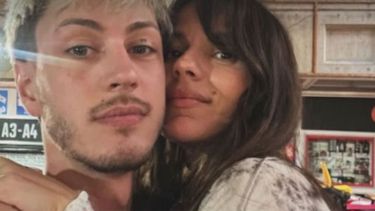 Gimena Accardi y Seven Kayne blanquearon su romance: miradas y cena romántica.&nbsp;