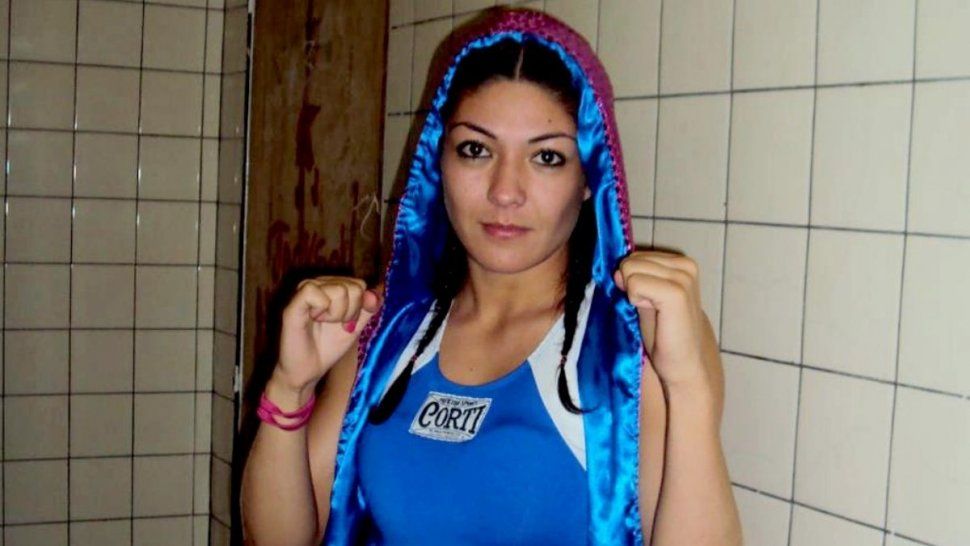 Brenda Carabajal puso un perchero social en su gimnasio