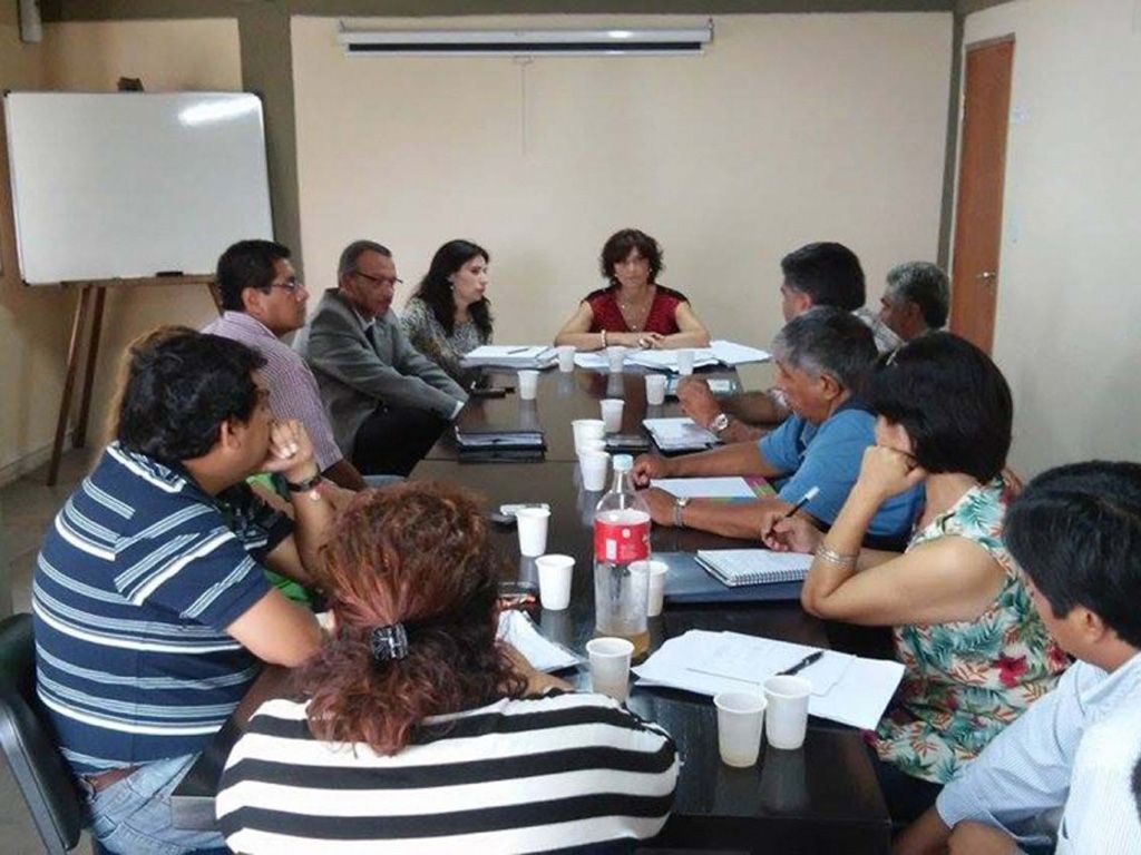 Mesa de diálogo con docentes