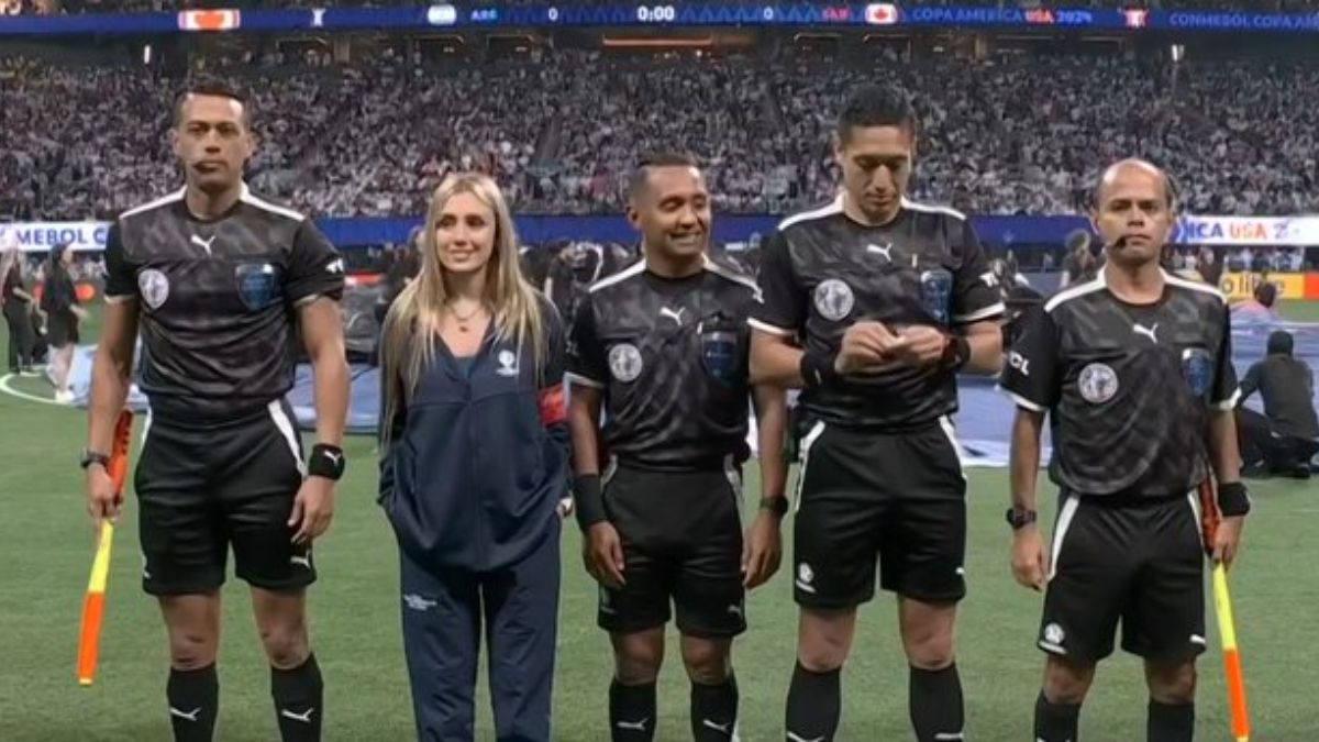 Morena Beltrán estuvo en la apertura de la Copa América