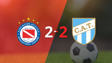 Atlético Tucumán empata ante Argentinos Juniors pese al doblete de Mateo Coronel