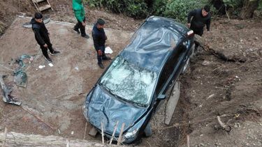 Auto desbarrancó en Alto La Viña Auto desbarrancó en Alto La Viña