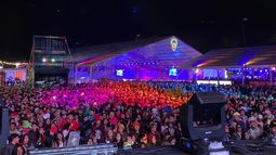 Segunda noche de fiesta.