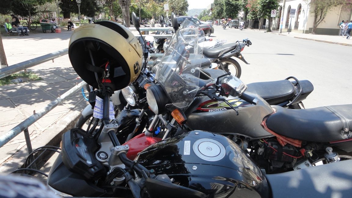 Motos