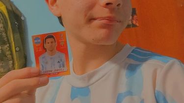 Un jujeño compró su primer paquete de figuritas y le salió Lionel Messi