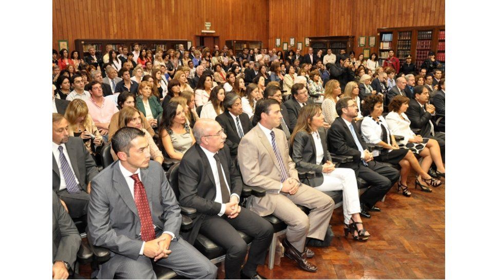 Jueces y funcionarios