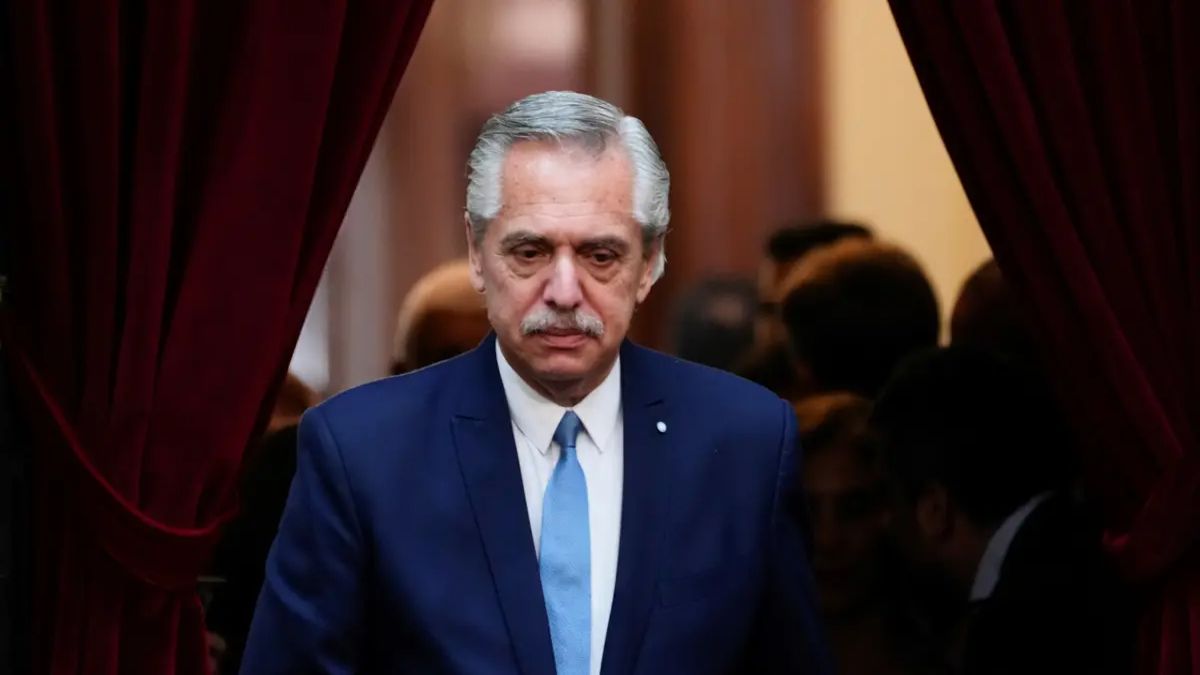 Manuel Adorni brindó detalles sobre la denuncia que presentó el Gobierno por la póliza de seguros.
