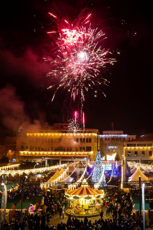 Fuegos artificiales explotaron sobre la plaza principal de Podgorica durante las celebraciones de A&ntilde;o Nuevo en Montenegro (REUTERS Stevo Vasiljevic)