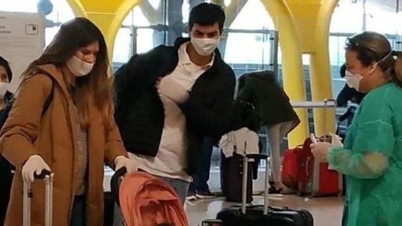 Urtubey y Macedo vuelven al país en un vuelo de repatriados