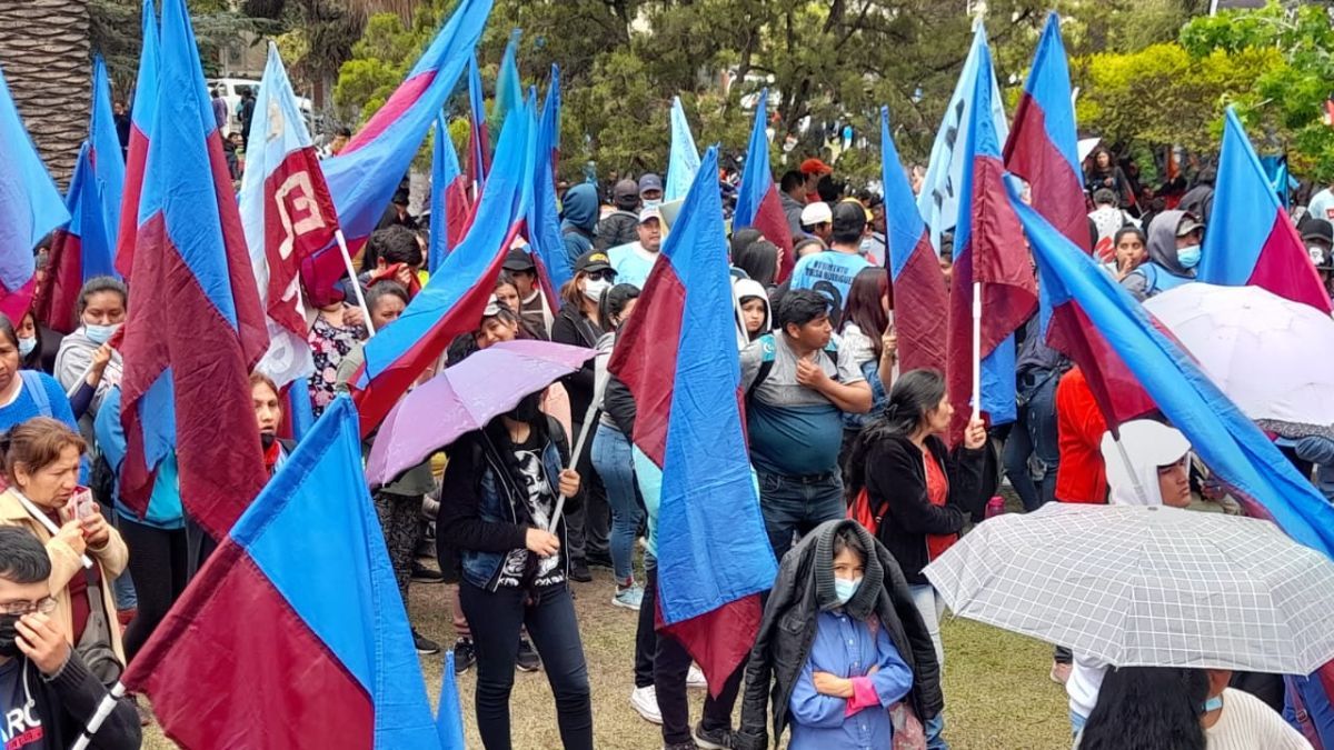 Marcha de gremios y organizaciones sociales en San Salvador de Jujuy