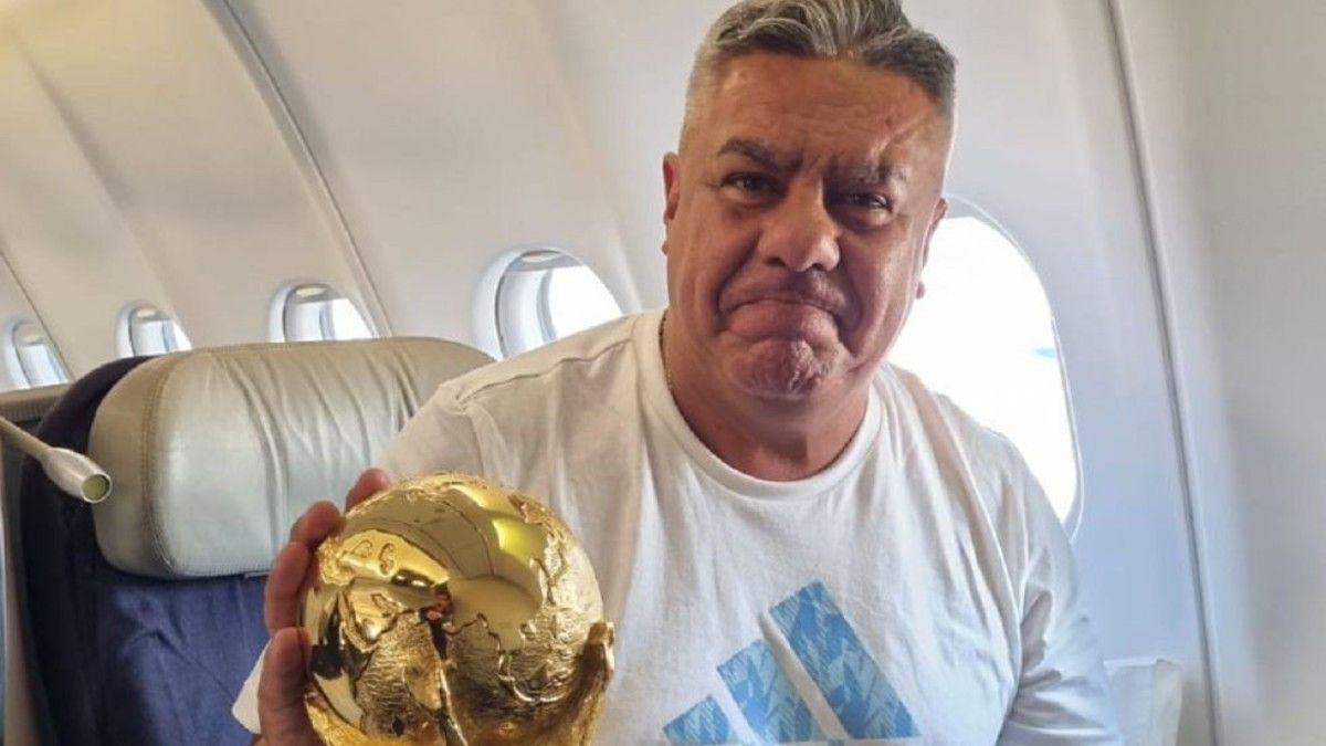 Chiqui Tapia le llevó la Copa del Mundo a la Difunta Correa.&nbsp;