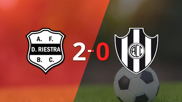 Dep. Riestra dominó a Central Córdoba (SE) con un 2-0 en un partido electrizante
