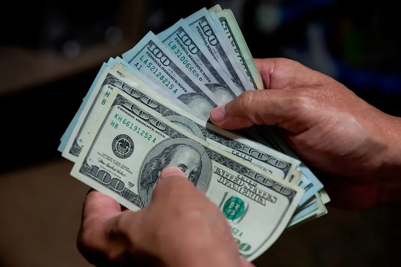 El dólar sigue subiendo.
